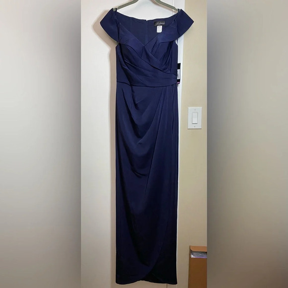 NWT Surplice Off the Shoulder Column Gown Navy Size 2 - Picture 4 of 9